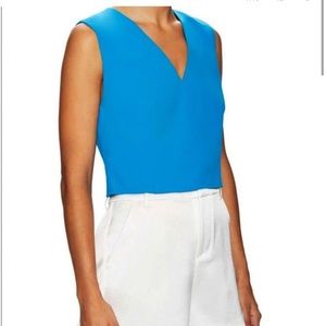 Alice + Olivia Blue cropped v neck tank